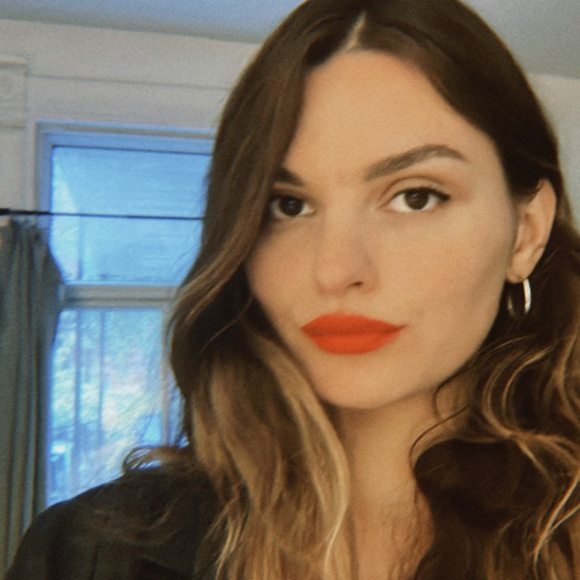 Meet your Posher, Noémie - Picture 1 of 1